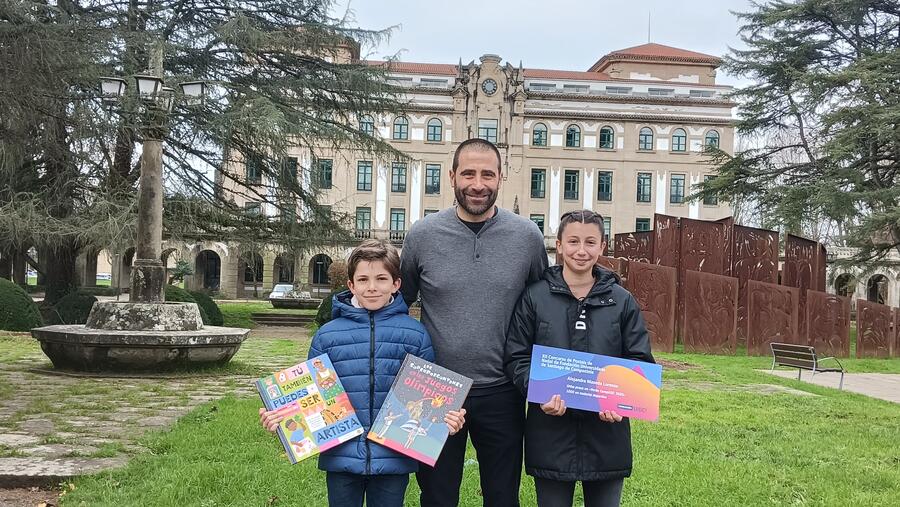 Alejandra Maseda Lorenzo e Guillén Pedrosa Raimúndez, xunto co xerente da Fundación USC, Óscar Hermida Alejandra Maseda Lorenzo e Guillén Pedrosa Raimúndez, xunto co xerente da Fundación USC, Óscar Hermida